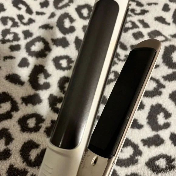 LAVA 4D Hairstyling Iron - White - Picture 4 of 8